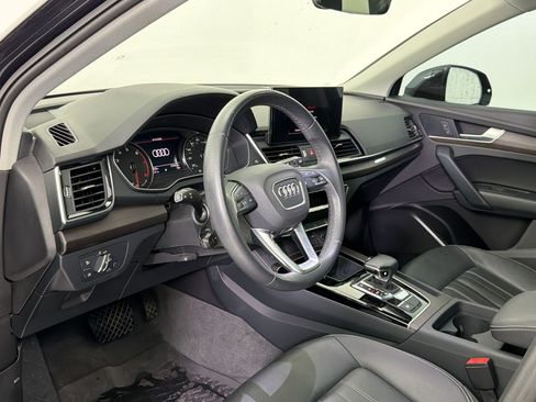 Used 2023 Audi Q5 2.0T Premium w/ Convenience Package AWD/4WD image 4