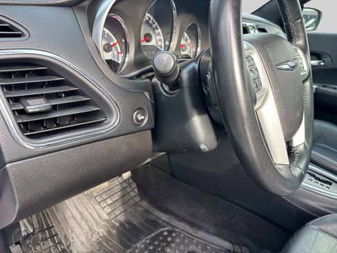 Used 2011 Chrysler 200 Limited image 16