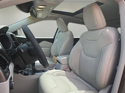 Used 2021 Jeep Cherokee Limited image 15