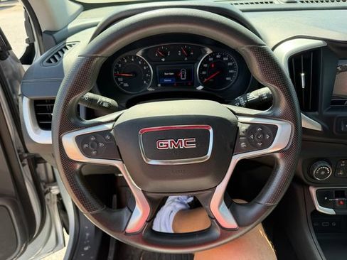 Used 2022 GMC Terrain SLE FWD image 18