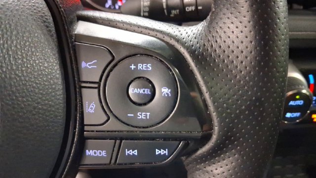 Used 2020 Toyota RAV4 XLE w/ Convenience Package FWD image 31
