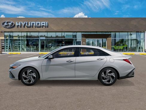 New 2025 Hyundai Elantra Limited image 3