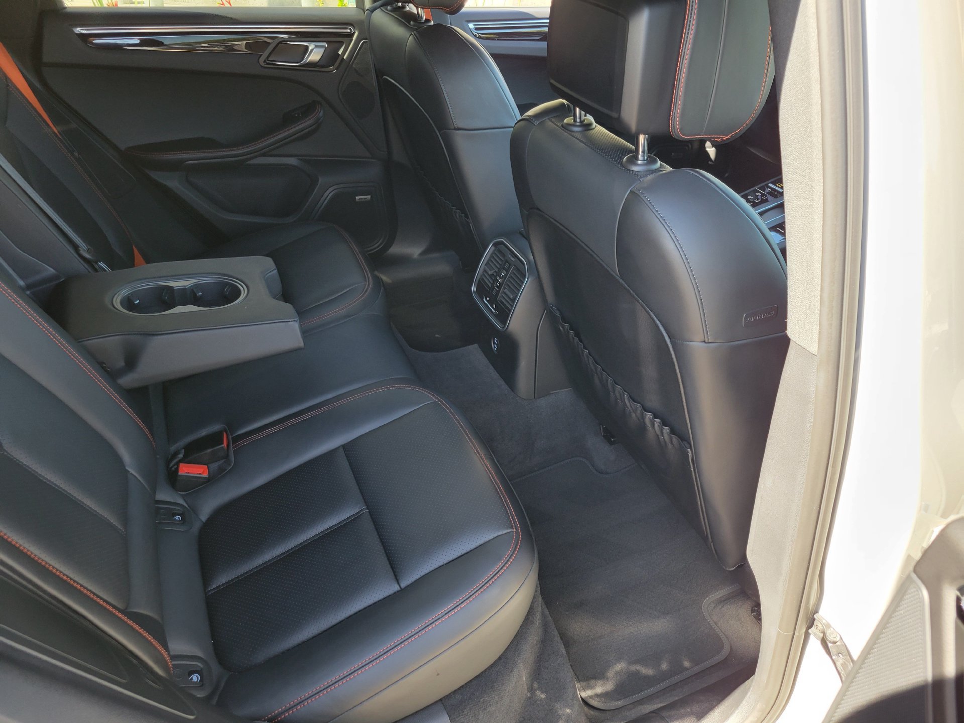 Used 2026 Porsche Macan AWD/4WD image 30