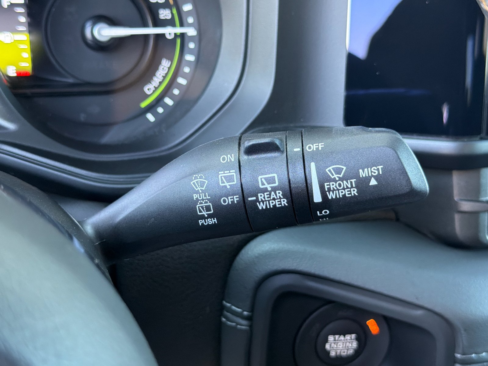 Used 2024 Jeep Wrangler Unlimited Sahara w/ Technology Group AWD/4WD image 31