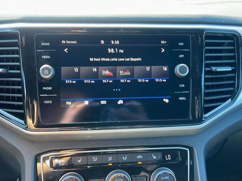 Used 2020 Volkswagen Atlas Cross Sport SEL R-Line AWD/4WD image 21
