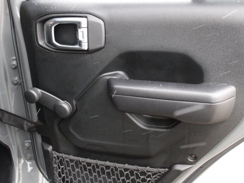 Certified 2021 Jeep Gladiator Sport image 26