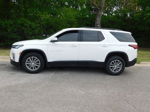 Certified 2023 Chevrolet Traverse LT image 2