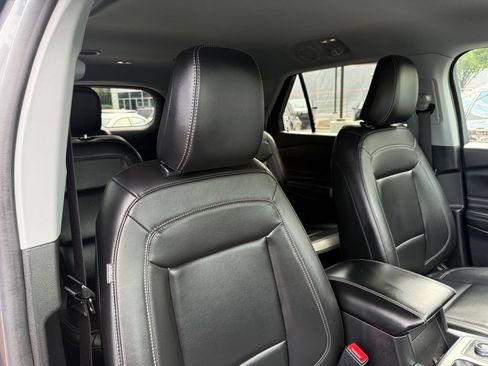 Used 2023 Ford Explorer XLT w/ Equipment Group 202A AWD/4WD image 30