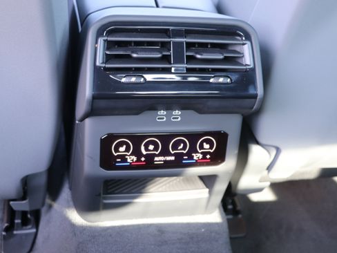 Used 2026 BMW 550e xDrive AWD/4WD image 32