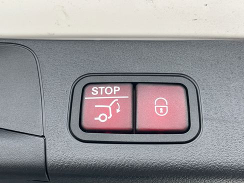 Used 2023 Mercedes-Benz EQB 350 4MATIC SUV image 31