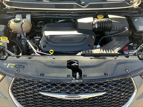 Used 2022 Chrysler Pacifica Touring-L FWD image 29