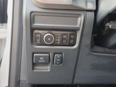 Used 2025 Ford F150 Lariat w/ Equipment Group 502A High AWD/4WD image 17