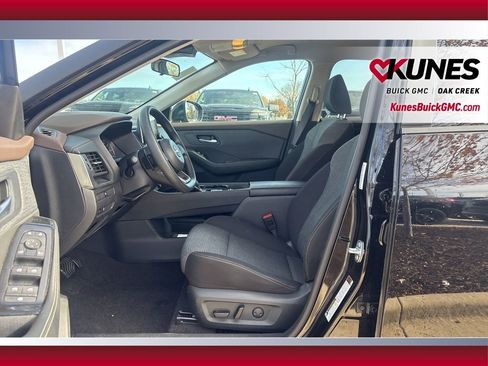 Used 2023 Nissan Rogue SV image 10