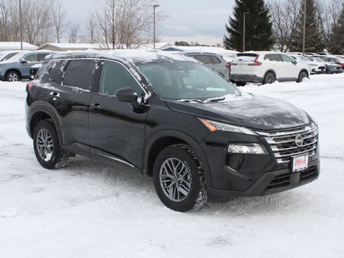 Used 2024 Nissan Rogue S image 3