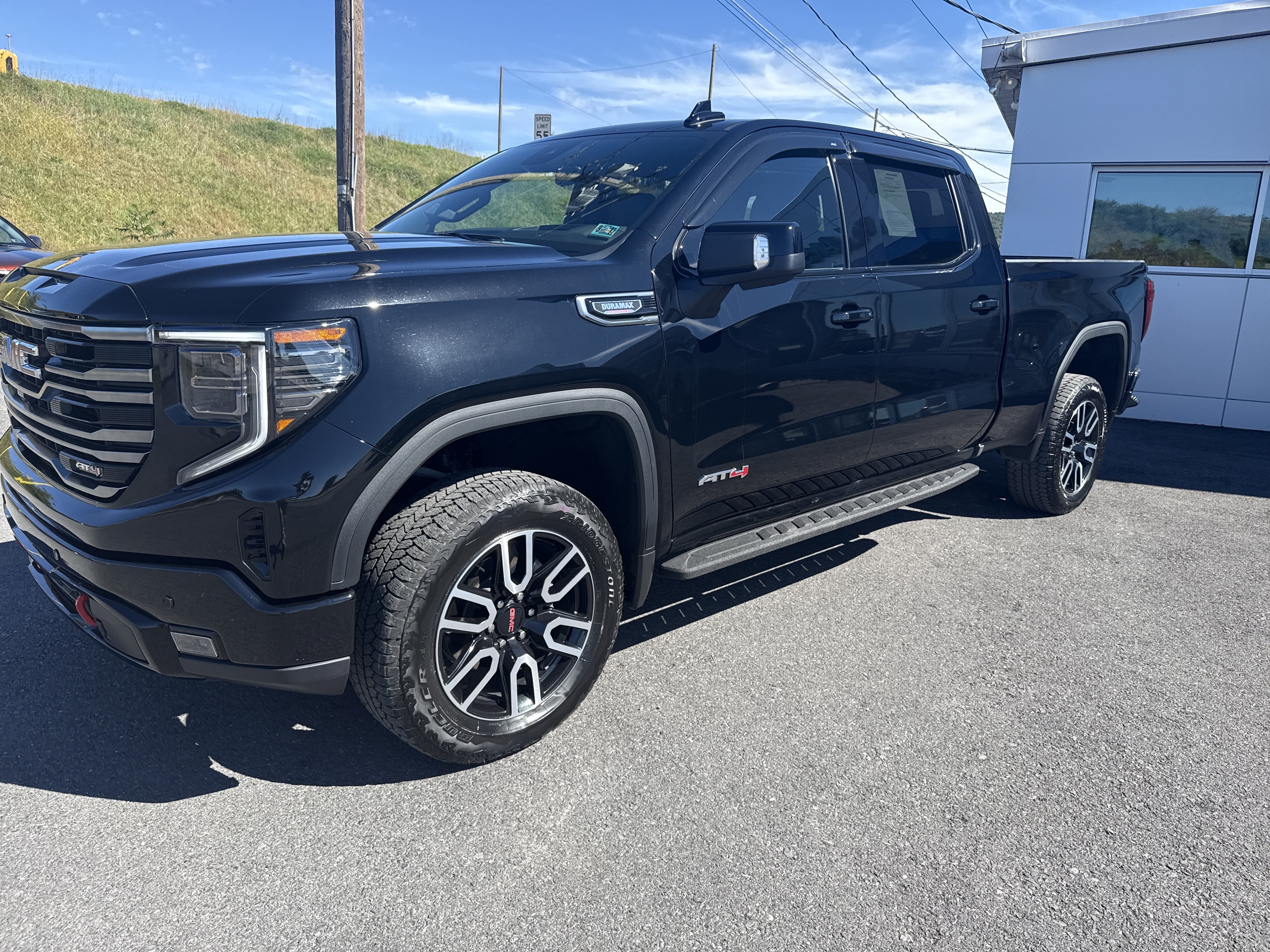 Used 2025 GMC Sierra 1500 AT4 w/ AT4 Premium Package AWD/4WD image 7