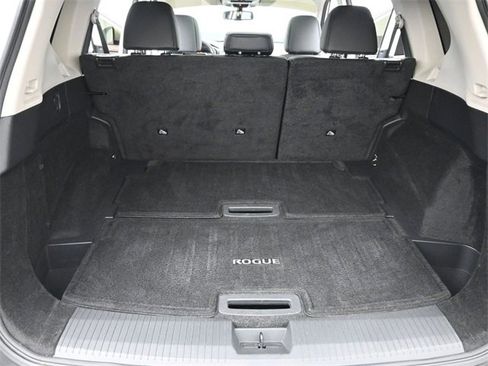 Used 2023 Nissan Rogue SL image 35