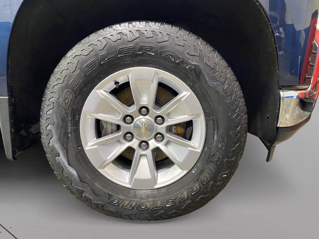 Used 2021 Chevrolet Silverado 1500 LT AWD/4WD image 9