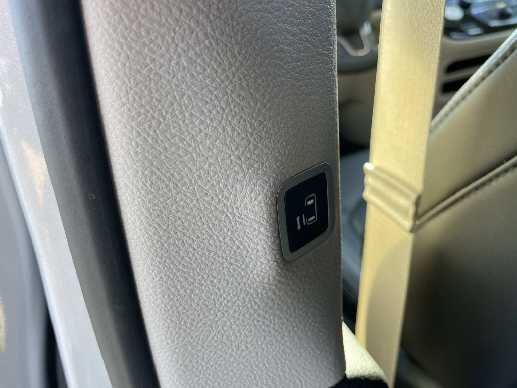 Used 2024 Chrysler Pacifica Touring-L FWD image 28