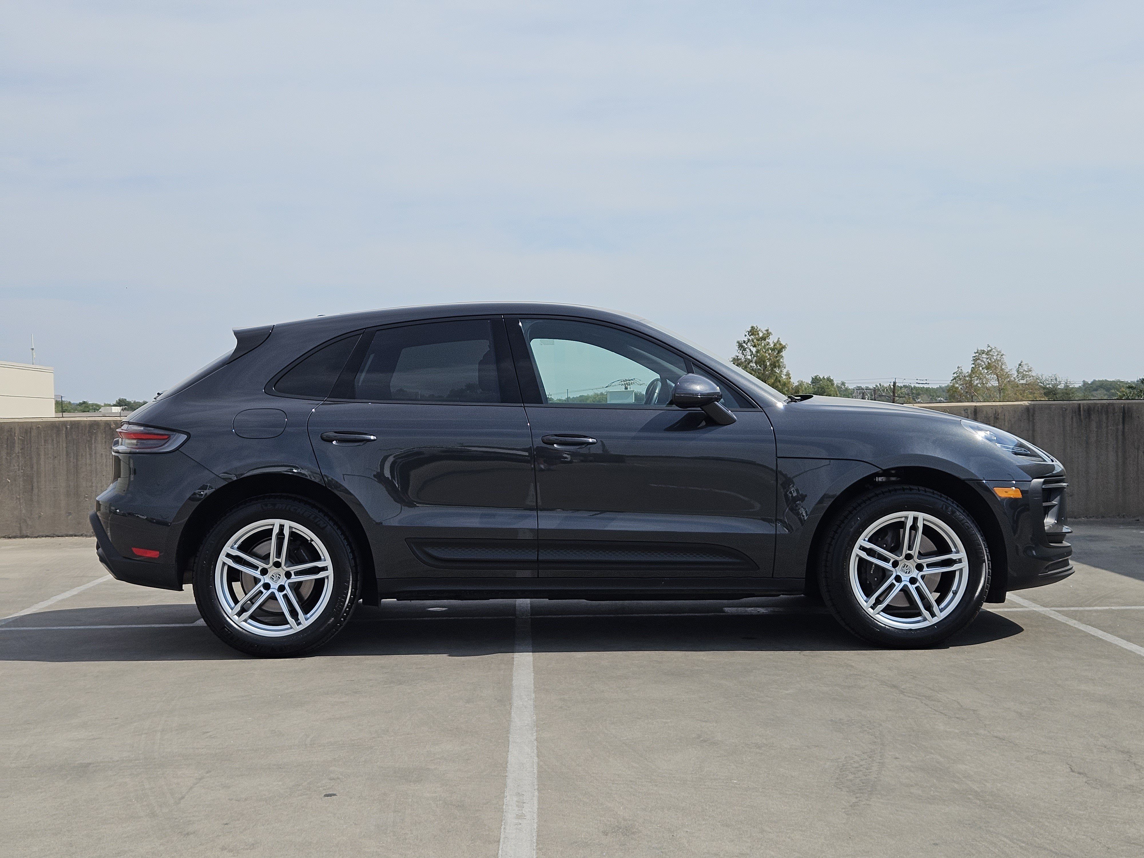 Certified 2026 Porsche Macan AWD/4WD image 9