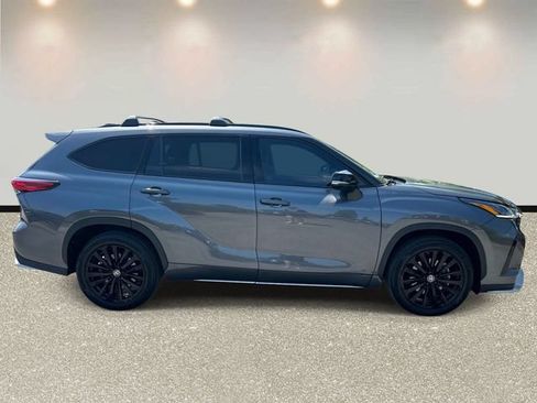 Used 2023 Toyota Highlander XSE FWD image 4