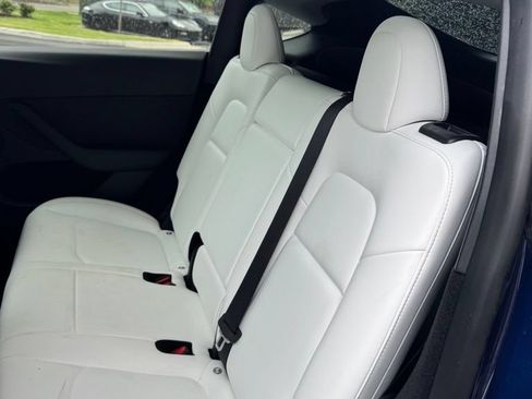 Used 2023 Tesla Model Y Long Range AWD/4WD image 9