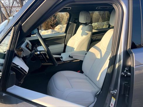Used 2025 Land Rover Range Rover Sport image 7
