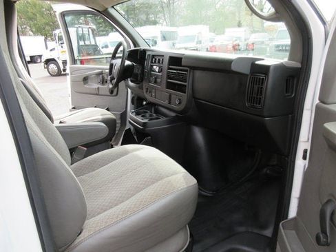 Used 2015 Chevrolet Express 3500 image 16
