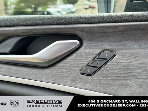 Used 2023 Jeep Grand Cherokee L Limited AWD/4WD image 22