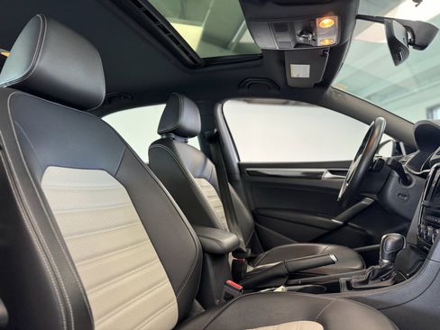 Used 2018 Volkswagen Passat 3.6 image 28