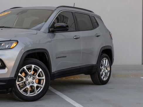 Used 2023 Jeep Compass Latitude w/ Sun and Sound Group image 9