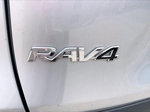 Used 2024 Toyota RAV4 XLE FWD image 30