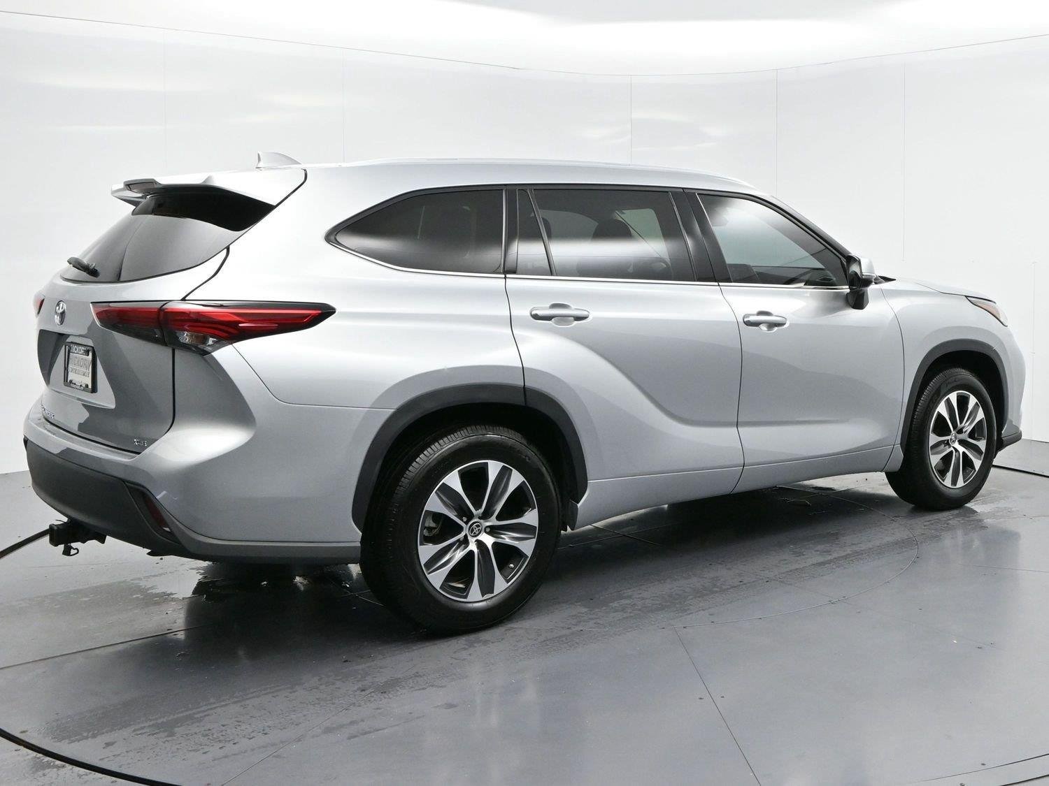 Used 2022 Toyota Highlander XLE FWD image 7