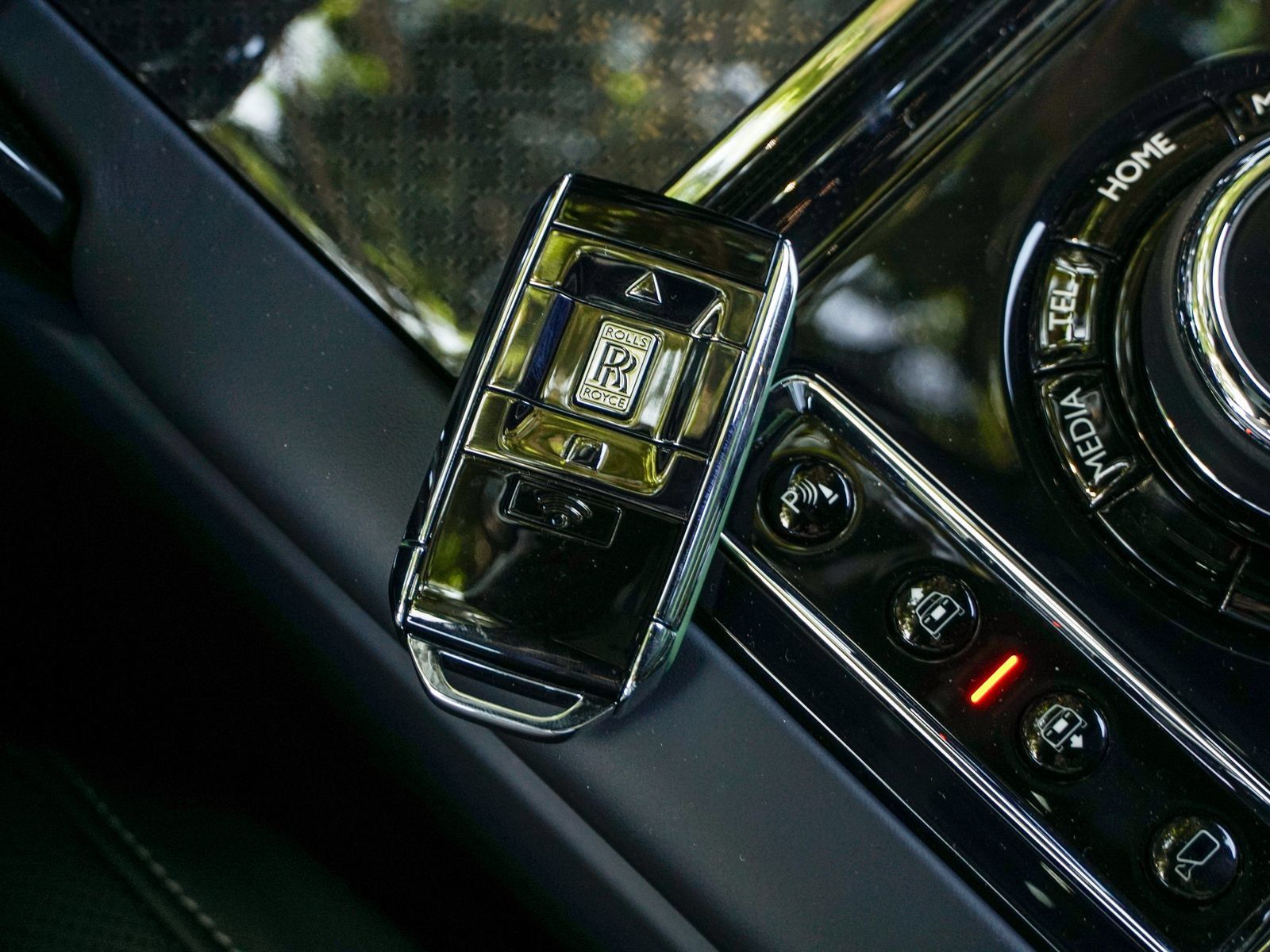 New 2027 Rolls-Royce Cullinan Black Badge AWD/4WD image 29
