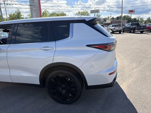 New 2026 Mitsubishi Outlander LE AWD/4WD image 9