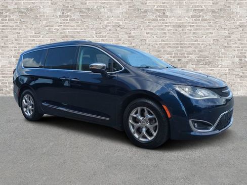 Used 2018 Chrysler Pacifica Limited w/ Advanced Safetytec Group FWD image 1
