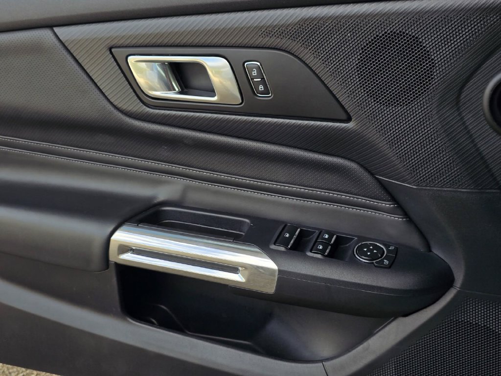 Used 2025 Ford Mustang Premium RWD image 22