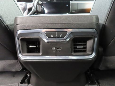 Used 2025 GMC Sierra 2500 Denali w/ Technology Package image 11