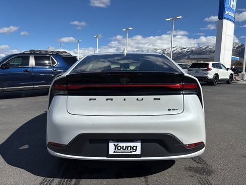 Used 2024 Toyota Prius LE image 5