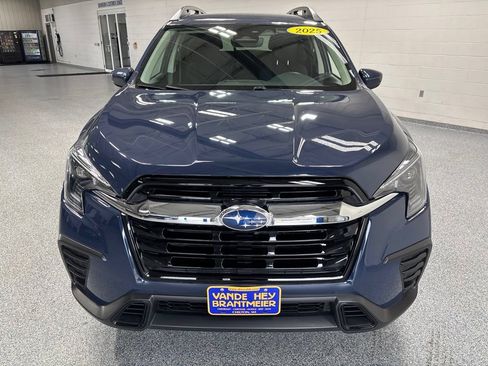 Used 2025 Subaru Ascent Premium AWD/4WD image 2