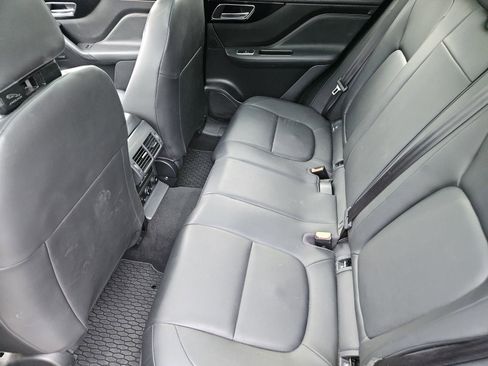 Used 2019 Jaguar F-PACE Premium AWD/4WD image 32