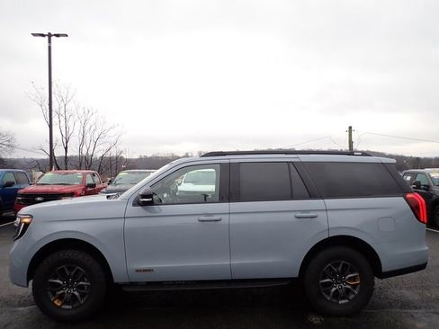 Used 2025 Ford Expedition Tremor image 2
