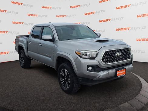 Used 2019 Toyota Tacoma TRD Sport AWD/4WD image 7