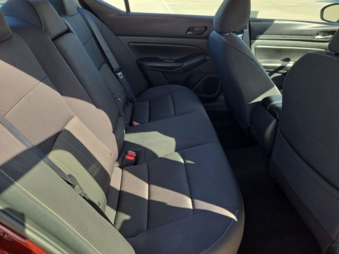 Used 2025 Nissan Altima 2.5 SV FWD image 30
