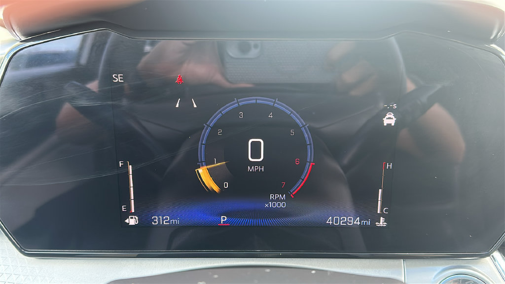 Used 2025 Chevrolet Trax LT FWD image 2