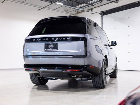 Used 2025 Land Rover Range Rover SE AWD/4WD image 4
