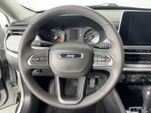 Used 2022 Jeep Compass Latitude image 17