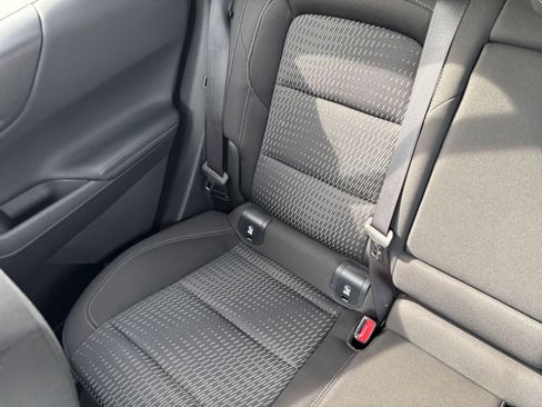 Used 2025 Chevrolet Equinox LT image 40