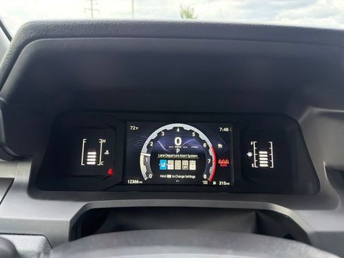 Used 2025 Toyota Tacoma SR5 AWD/4WD image 27
