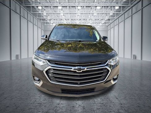 Used 2021 Chevrolet Traverse LT w/ LT Premium Package AWD/4WD image 2