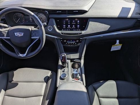 New 2025 Cadillac XT6 Luxury image 16